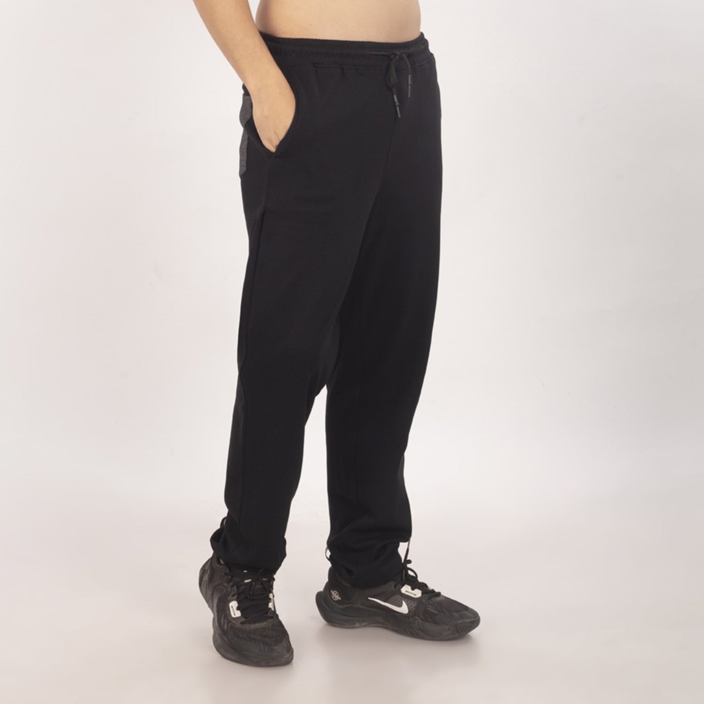 Purkhaa's Premium Cold ❄️ Black With Contrast Back Pocket knit Jogger